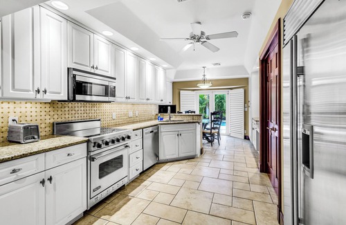 Barrier Island House | Ventur Vintage Beach House with Luxury Pool