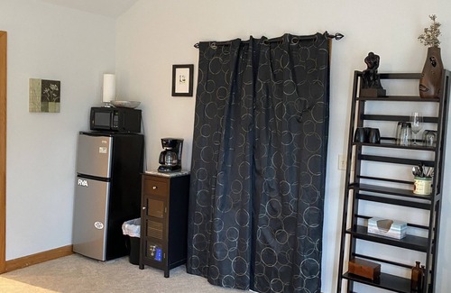 Kitty Hawk Apartment | Venus Studio: Hottub, King Bed, Kayak, Bikes, SUP,