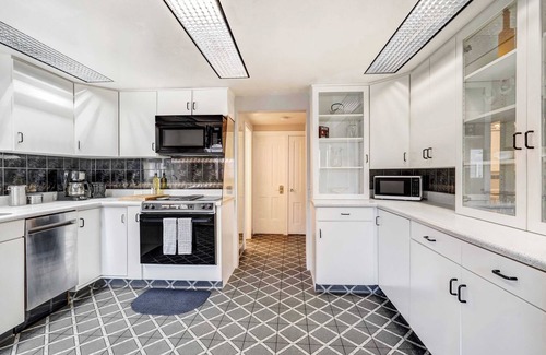 Colorado Springs Apartment | Vermijo Cottage! Cozy Retreat Near OCC & Downtown