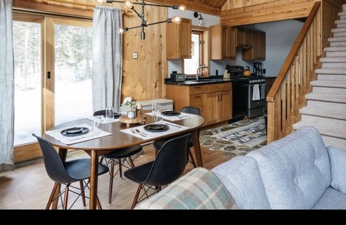 Wardsboro Cabin | Vermont Cabin - A/C, Fire Pit, Ski Trails, Hiking, Swimming & Fishing