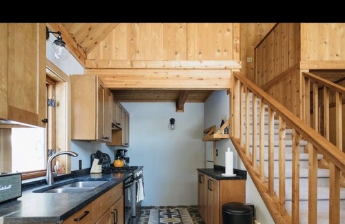 Wardsboro Cabin | Vermont Cabin - A/C, Fire Pit, Ski Trails, Hiking, Swimming & Fishing