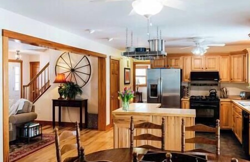 Bristol House | Vermont Guest House: Family- and Dog-Friendly, EV Charger