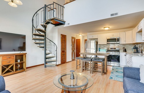 Vernon Condo | Vernon Township Condo w/Balcony Near Ski Lifts!