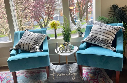 East Queen Anne House | Versatile 5 BR/3 BA Seattle Retreat + upgrade opt