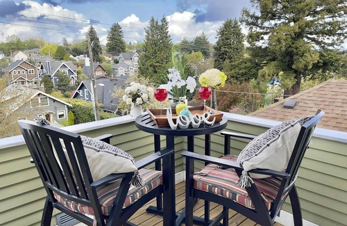 East Queen Anne House | Versatile 5 BR/3 BA Seattle Retreat + upgrade opt