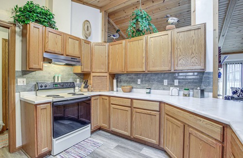Friendship House | Versatile Castle Rock Lake Home with Fire Pit!