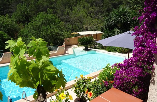 Le Beausset Villa | Very beautiful Provencal house sleeps 6/12 in a quiet area in Le Beausset, Var