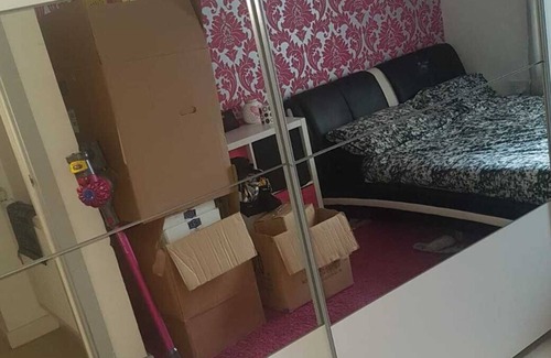 Brooklands House | Very big and clean house with 2 room 1 bathroom dinning room and big kitchen