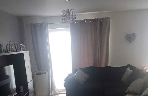 Brooklands House | Very big and clean house with 2 room 1 bathroom dinning room and big kitchen