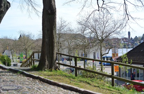 Ploen Apartment | Very central apartment/150m to gr. Plöner See/Fewo 5/Boxspringb. 2x2,10m