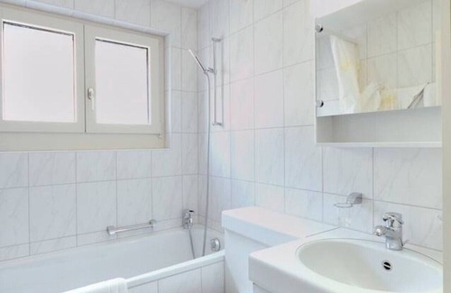 District 6 Apartment | Very central studio (Crown 41)