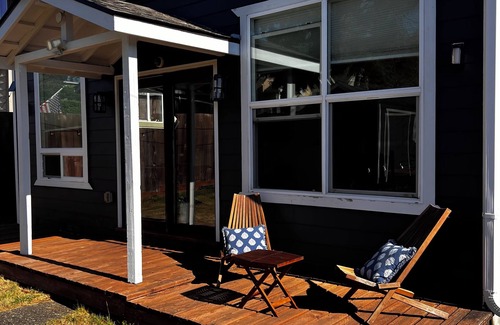 Coos Bay House | Very clean house with amazing park across the street and Japanese garden.