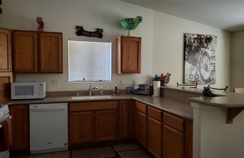 Fort Mohave House | Very Comfortable Pet Friendly Home