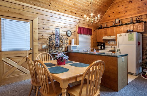 Sevierville Cabin | Very Cozy 2 BR Cabin with extra bed in Loft! Hot Tub, Pool Table! Seasonal Pool