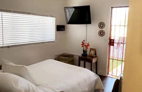 North Las Vegas House | Very cute and comfy guest house