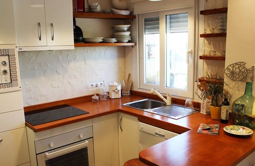 Sur Apartment | Very cute apartment, 2 bedrooms, PARKING