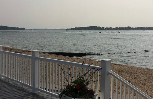 The Heights House | Very Large, Comfortable, Victorian 4 Bedroom House + Beach Club