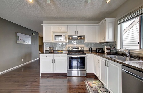 Citadel House | VERY MODERN AND COMFORTABLE, 5BEDS, 3BATHS, MINS TO A/PORT, DT