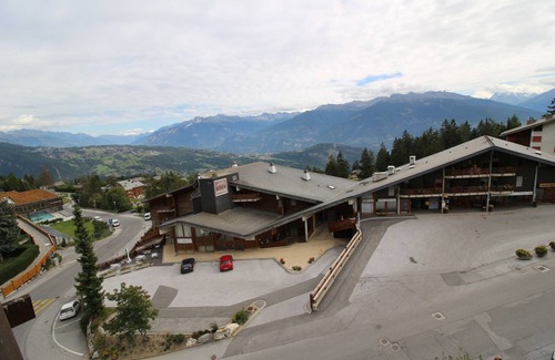 Anzere Apartment | Very nice 4-room flat (max 7 pers., with the studio 9 pers.), renovated, near the cable car with a m