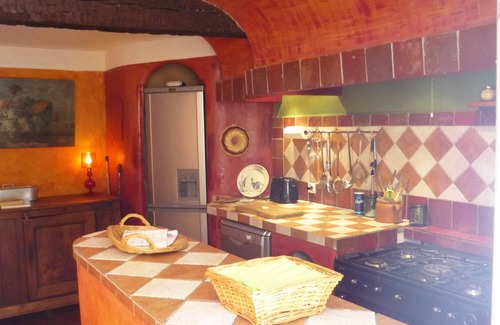L'Isle-sur-la-Sorgue Apartment | Very nice apartment, right in the center with private garden -
