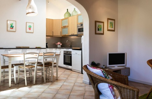 Grans House | VERY NICE PROVENÇAL HOUSE 6 people countryside garden swimmingpool play area SPA