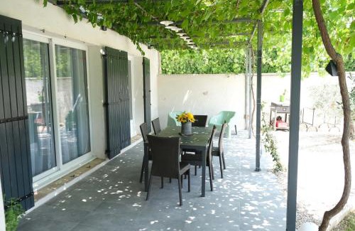 Mouries House | very pleasant house with swimming pool in mouriès, near Les baux de provence in the alpilles – 6 people