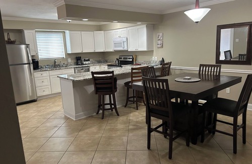 Tallahassee House | Very private Charming 3-bedroom townhome with AC, WiFi in Tallahassee.