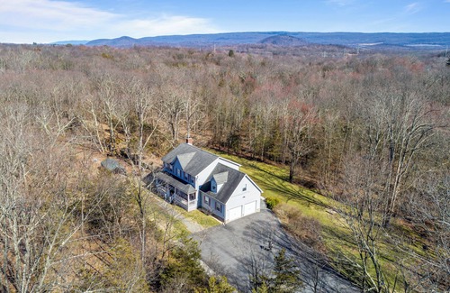 Chester House | Very Private Large Home on 22 Acres with Outdoor Kitchennn