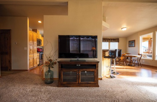 Olney House | "Very Private" - Ranch House on 9 acres that borders State Forest