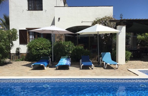Calonge Villa | Very private Villa with large swimming pool and Aircon