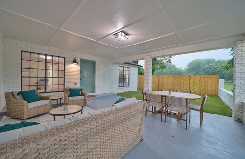 Muskogee House | Very Spacious! 2 King Suites, Close to River and Lakes