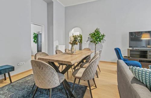 Margareten Apartment | Very Spacious 4BR, 3 min to Matzleinsdorferplatz