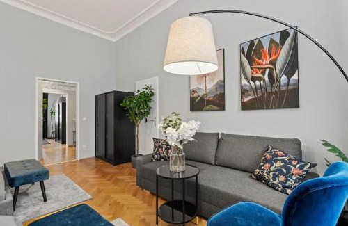 Margareten Apartment | Very Spacious 4BR, 3 min to Matzleinsdorferplatz
