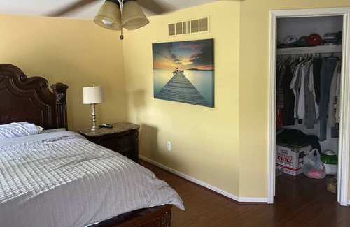 Taylor Condo | Very spacious condominium by the airport!