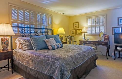 Franklin House | Veteran Owned Guest Home, Walk to Downtown, 6th Generation Locals, Love Pets!