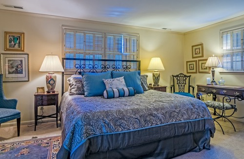 Franklin House | Veteran Owned Guest Home, Walk to Downtown, 6th Generation Locals, Love Pets!