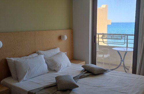 Kato Stalos House | Vetula hotel suites n studios on Stalos sandy beach