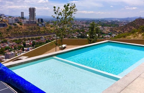 Queretaro Apartment | VH | Lujoso Apt + gym + piscina + wifi | Qro | 351