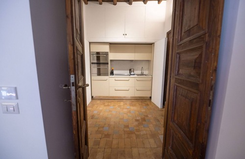 Rione V Ponte Apartment | Via Giulia Charming Apartment with Balcony
