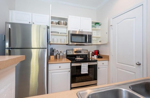 Durham Apartment | Viagem Durham Stylish 1BR With Balcony