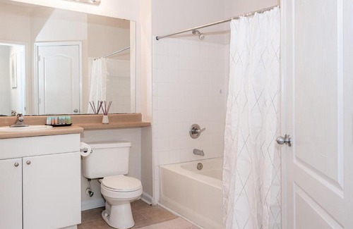 Durham Apartment | Viagem Durham Stylish 1BR With Balcony