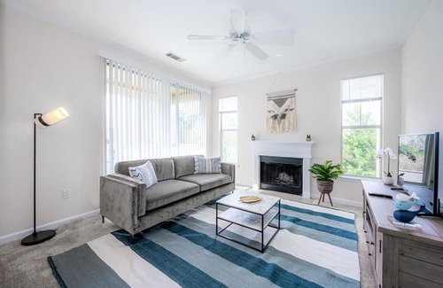 Durham Apartment | Viagem Durham Stylish 2BR with Parking