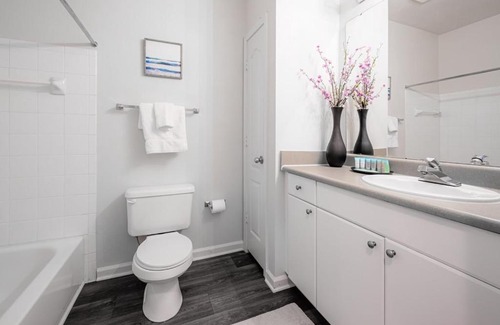 Durham Apartment | Viagem Durham Stylish 2BR with Parking