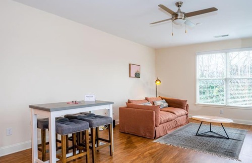 Wesley Heights Apartment | Viagem Stylish Studio in Top Location