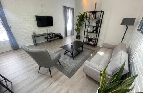 Downtown Richmond Apartment | Vibe Central - Chic Shockoe 1BR