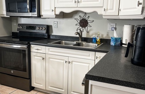 Vero Beach South House | Vibing In Vero - 3Bedrooms 2Baths With Wi-Fi