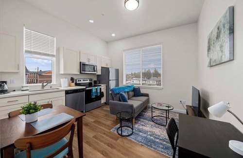 South Tacoma Apartment | Vibrant 1BR/1BTH Apartment near PLU/UWT