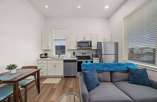 South Tacoma Apartment | Vibrant 1BR/1BTH Apartment near PLU/UWT