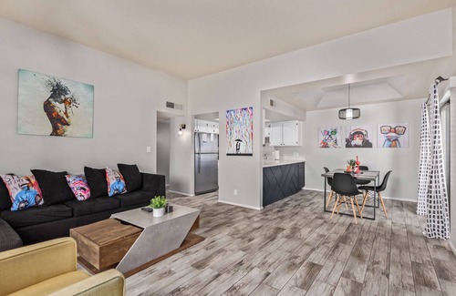 South Scottsdale Condo | Vibrant 1BR Condo w/Patio, Pool, & Parking