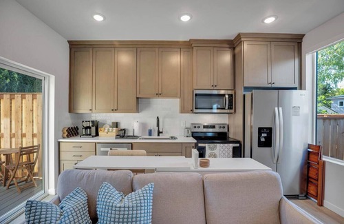 Concordia Apartment | Vibrant 1BR Duplex Near Alberta Arts District